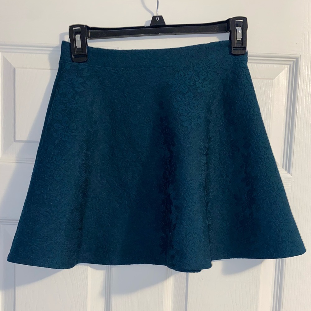 Lace Embroidered high-waisted skirt